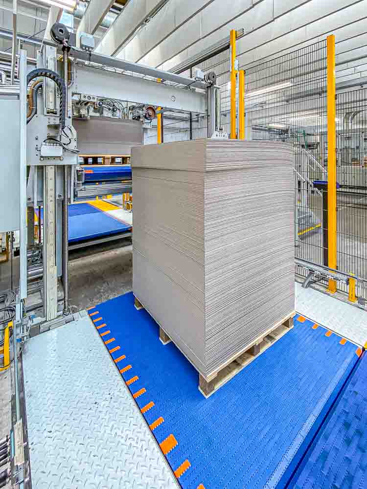 Der Gliederbandförderer ermöglicht die automatisierte Papier-Zufuhr zusammenhängender Aufträge